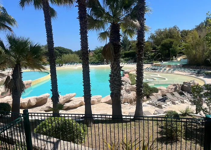 Superbe Les Restanques Du Golfe De Saint Tropez アパート グリモー